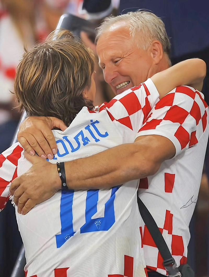 鲁尼：凯恩是英格兰历史最佳，他让我联想起C罗在曼联