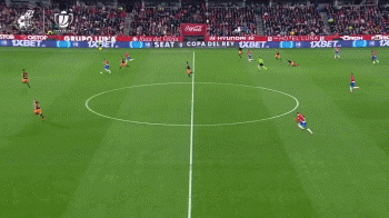 阿斯顿维拉主场2-1战胜阿森纳，延续连胜，双线作战表现亮眼。