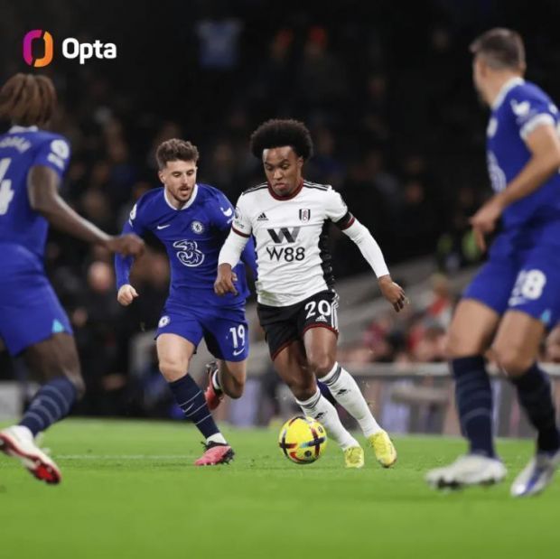 篮球湖人球员训练中展现惊人弹跳