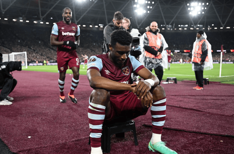 篮球勇士替补球员连续得分上双