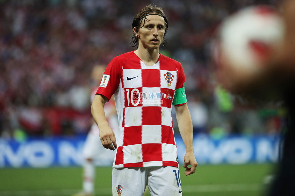 赫内斯：孔帕尼有两三个优点，他只谈论足球不给记者提供素材